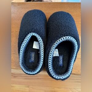 Platform RACHEL Rachel Roy womans Black fleece Slippers with Gray Trim